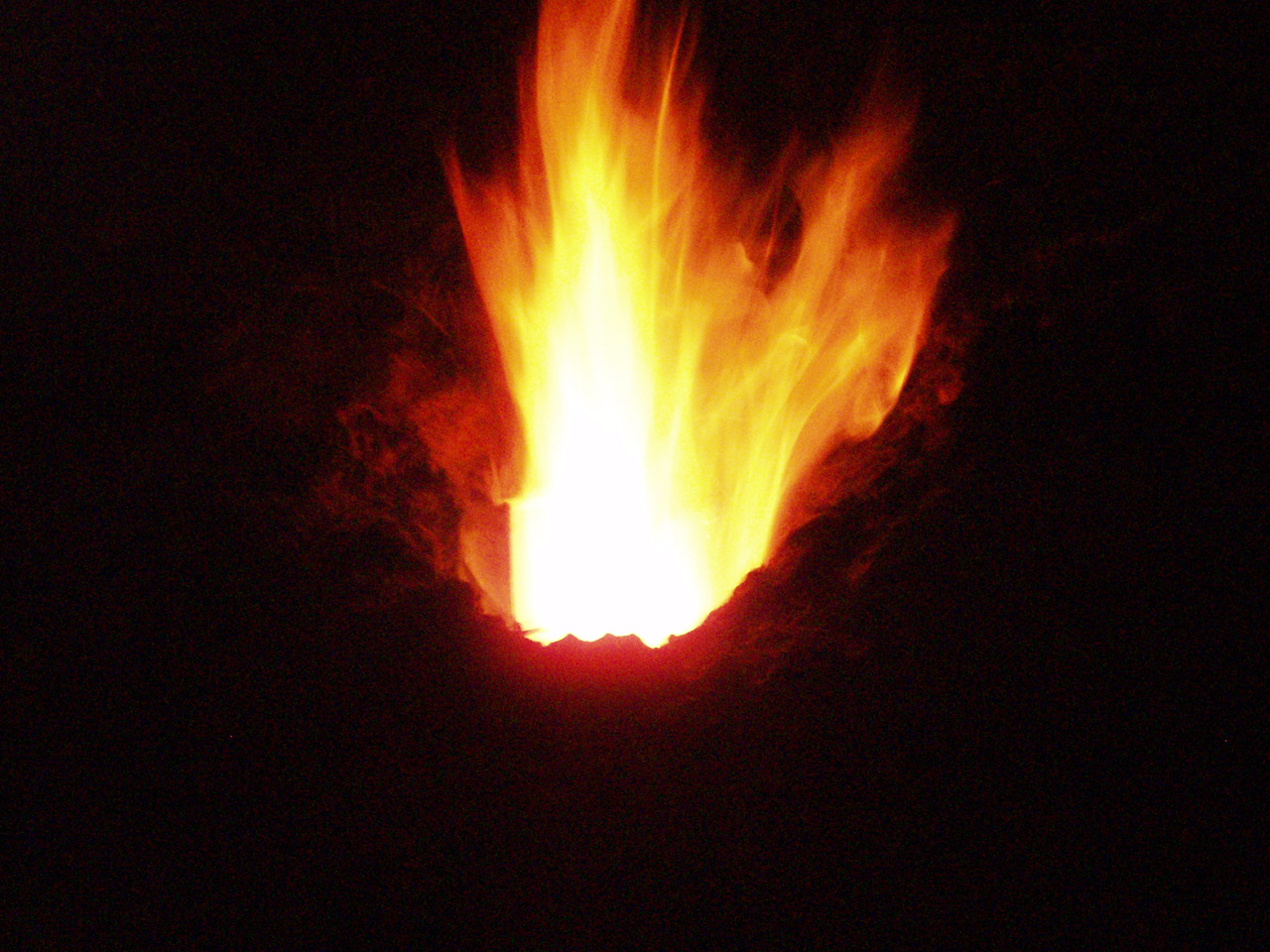 costruzioni vucano vulcani fuoco fiamme cazzate pirate azioni lapilli in giardiono